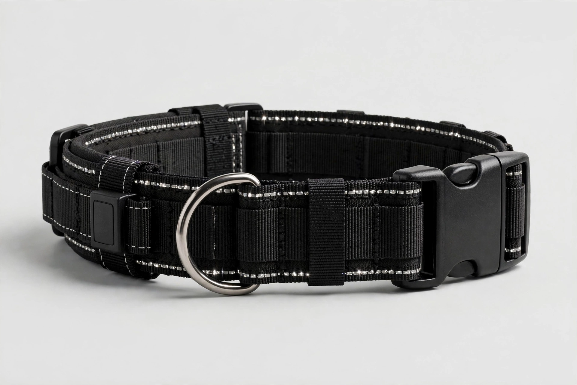 Beirui 2.5 inch wide tactical dog collar with handle and reflective stitching, editorial product photo