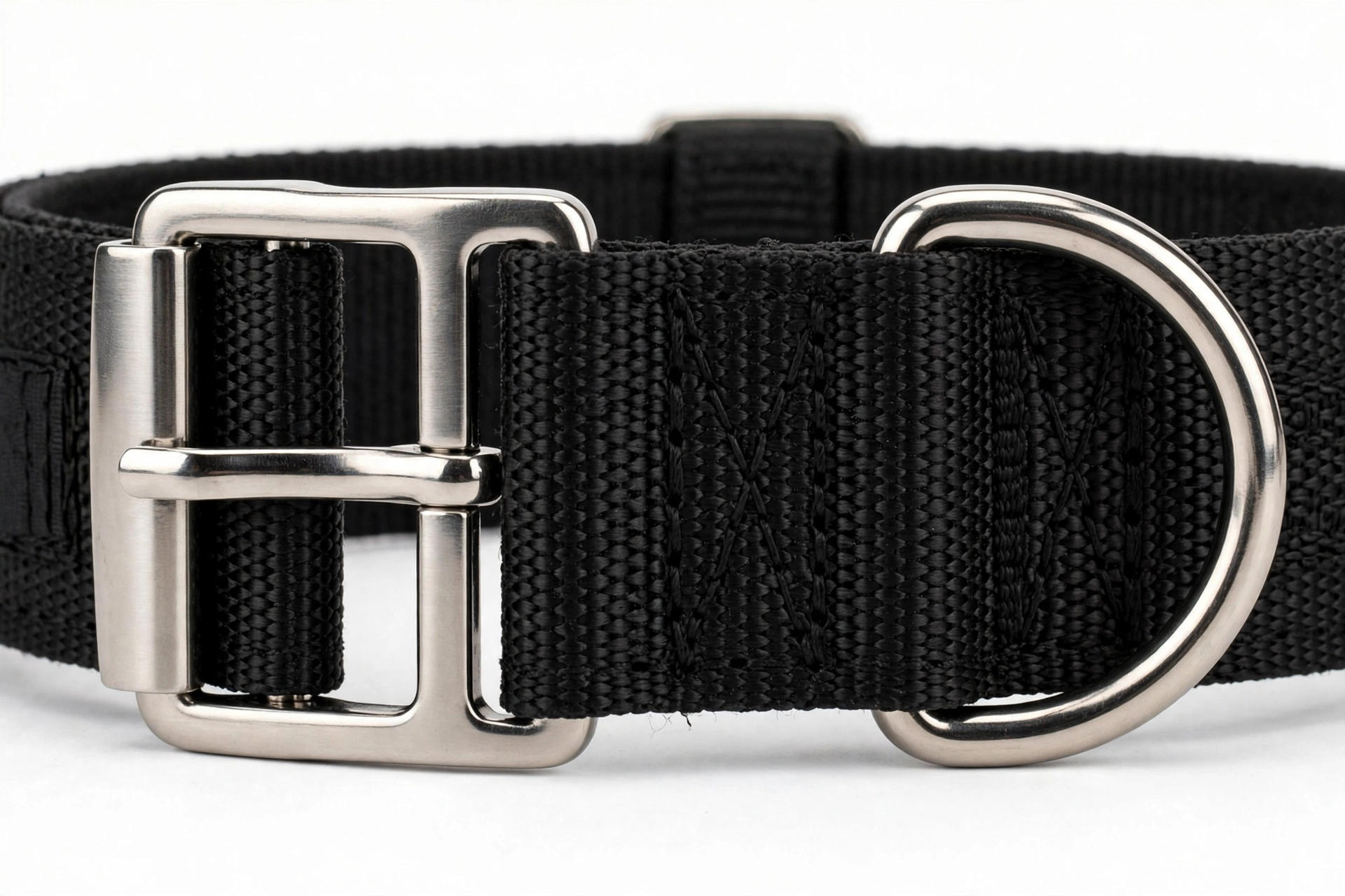 Tactical dog collar with integrated control handle
